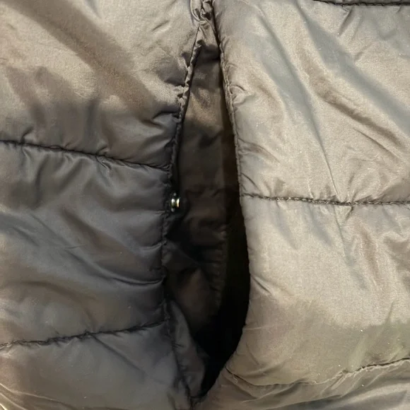 True Classic Black Lightweight Puffer Vest - Picture 4 of 4